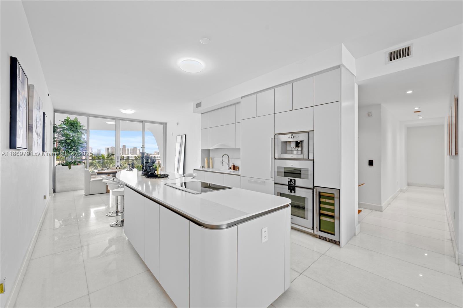 16901 Collins Ave # 503