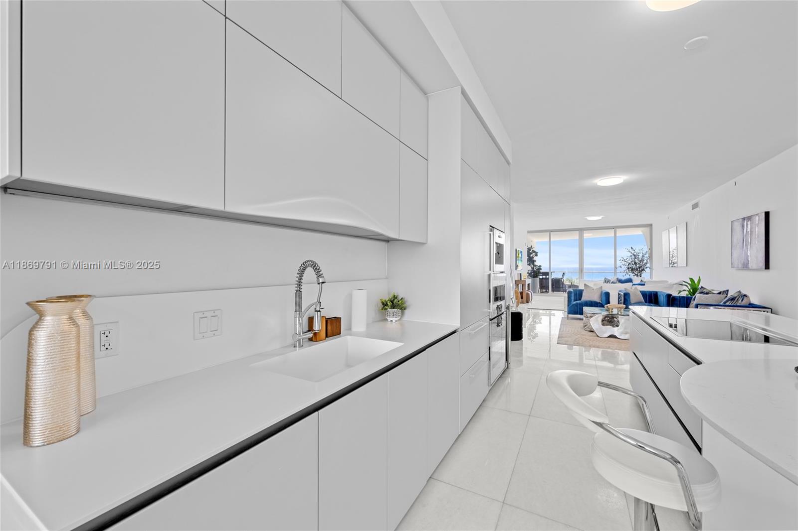 16901 Collins Ave # 503