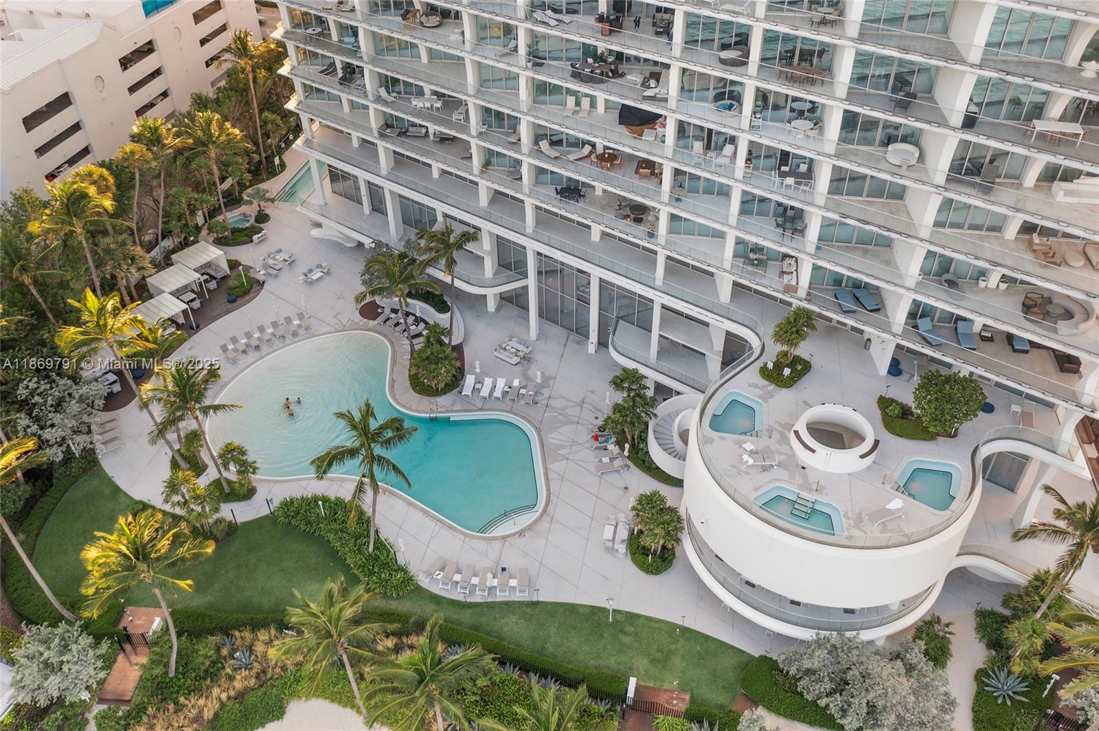 16901 Collins Ave # 503