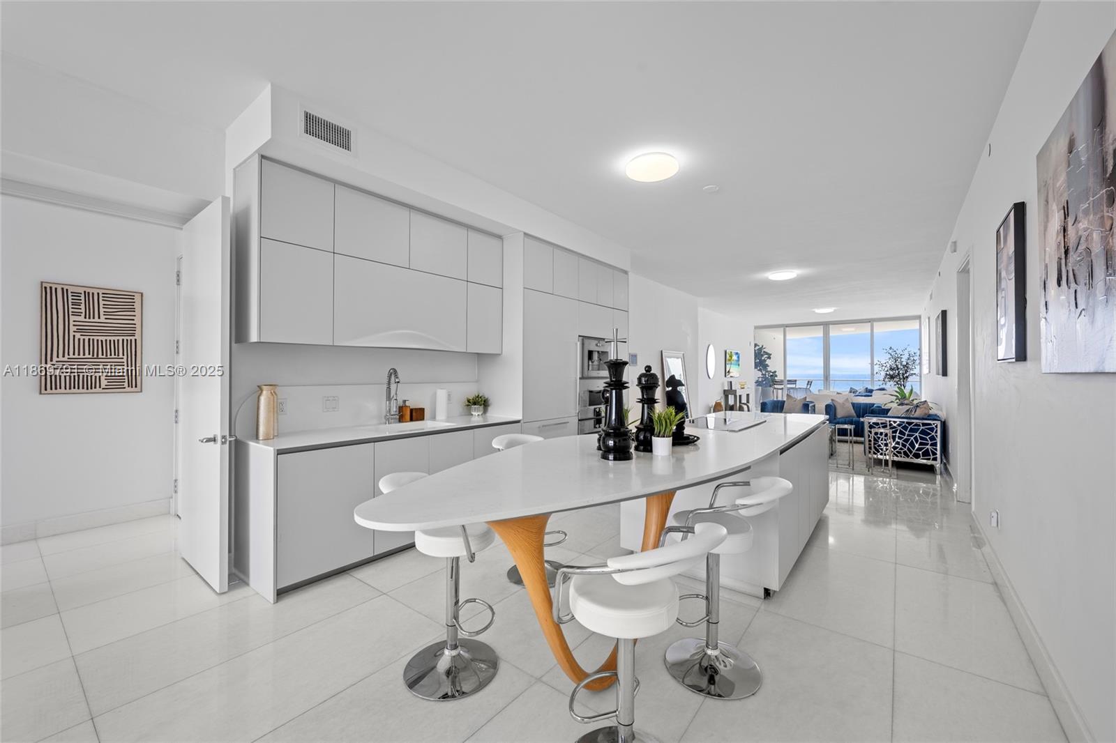 16901 Collins Ave # 503