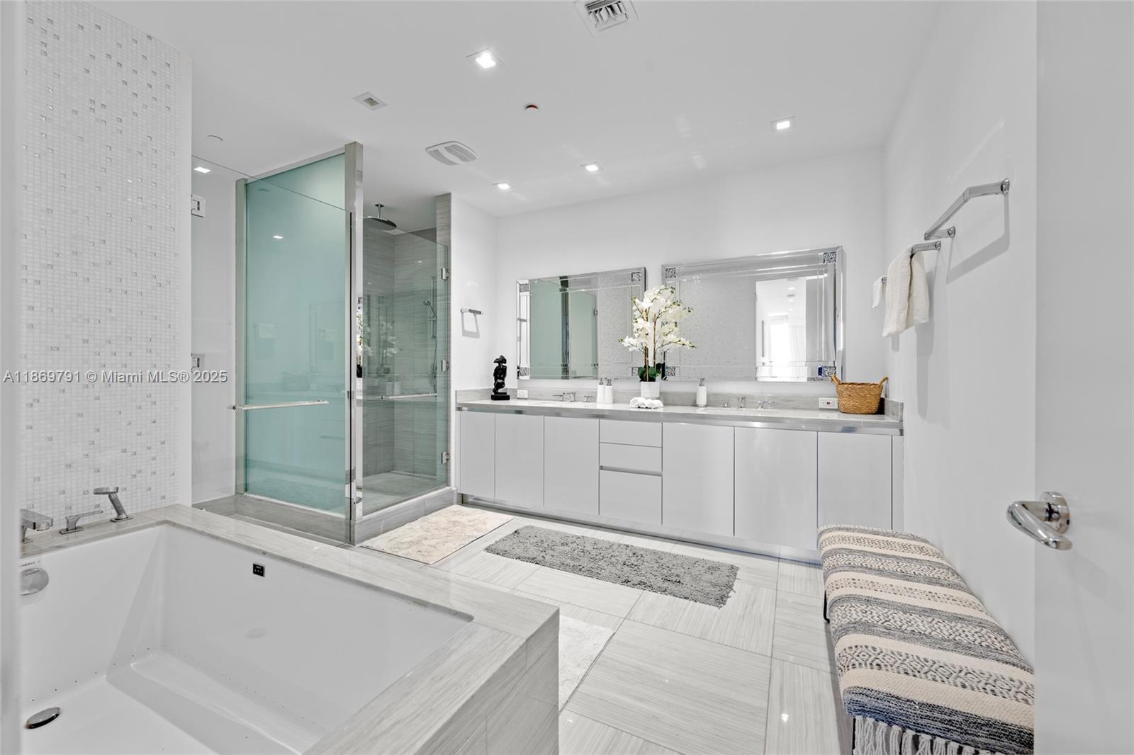 16901 Collins Ave # 503