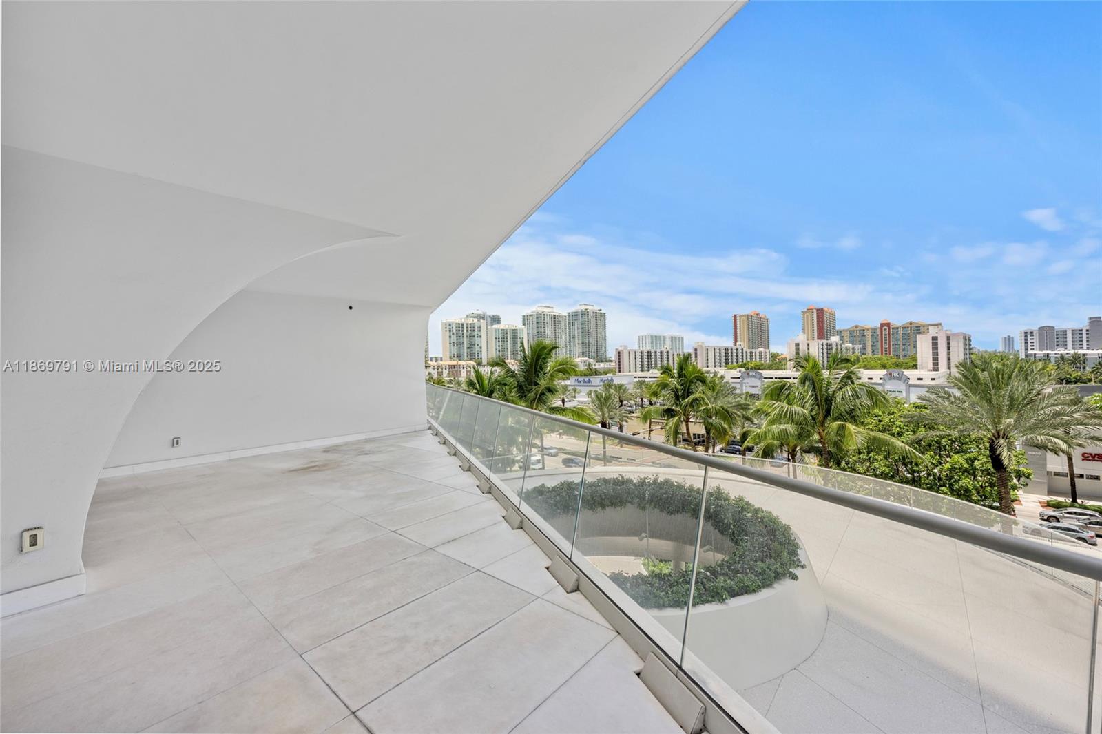 16901 Collins Ave # 503