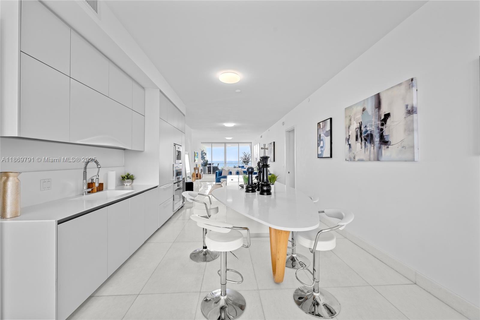 16901 Collins Ave # 503