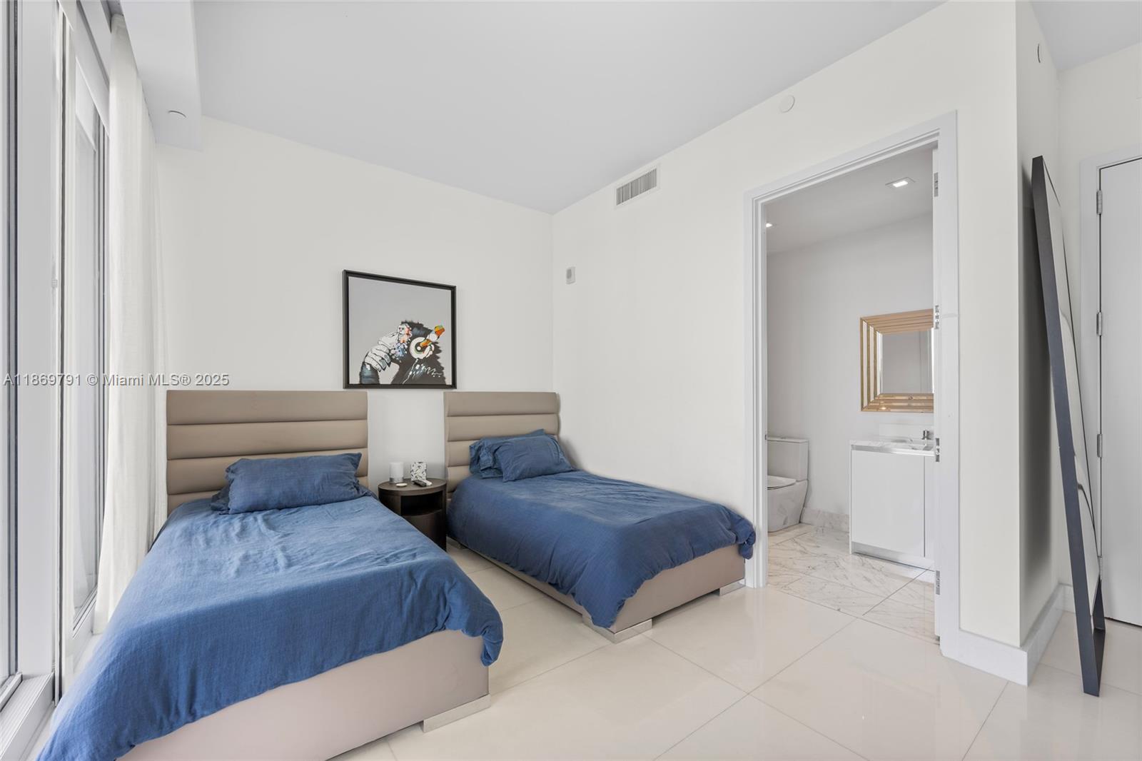 16901 Collins Ave # 503