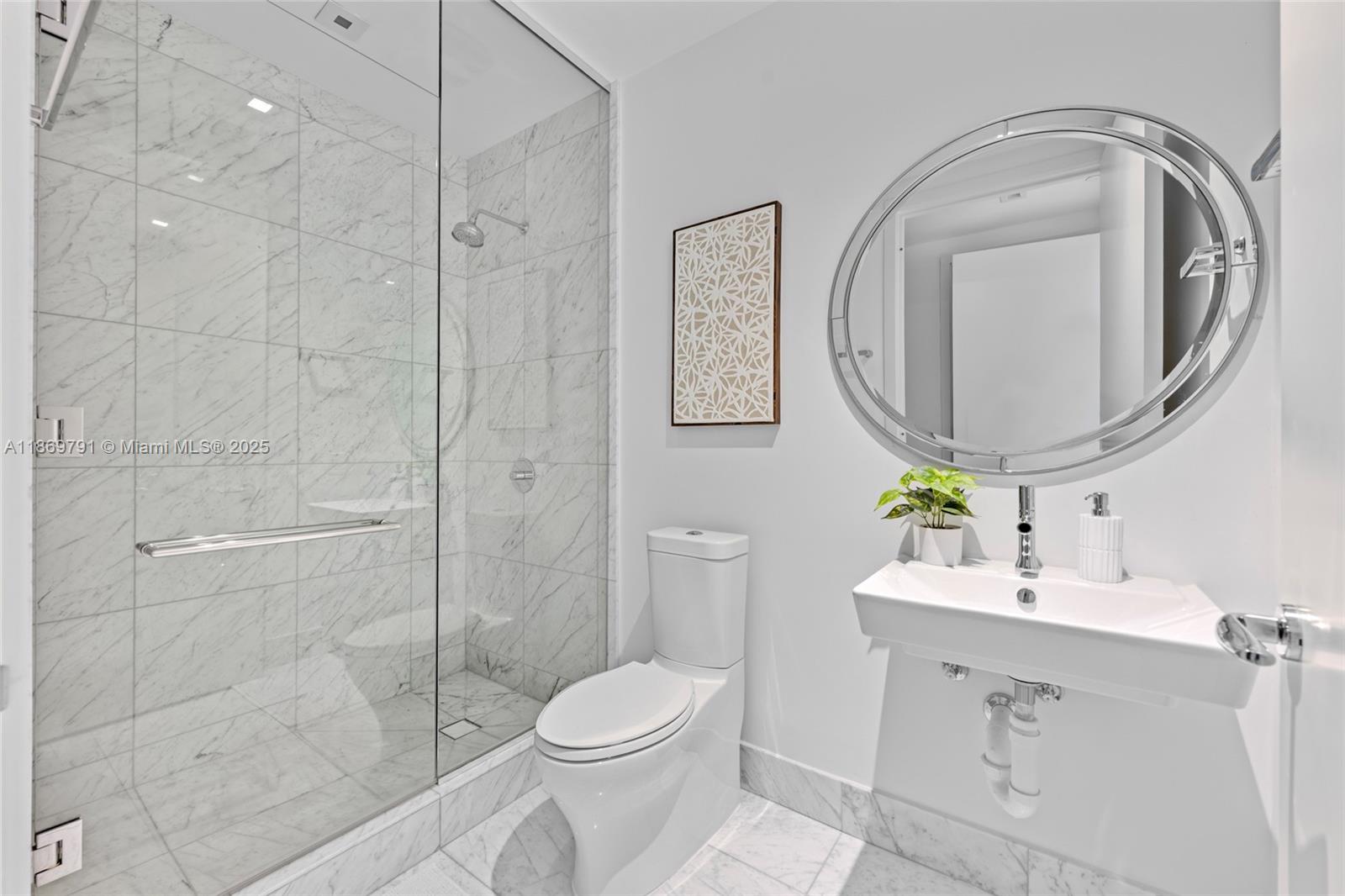 16901 Collins Ave # 503