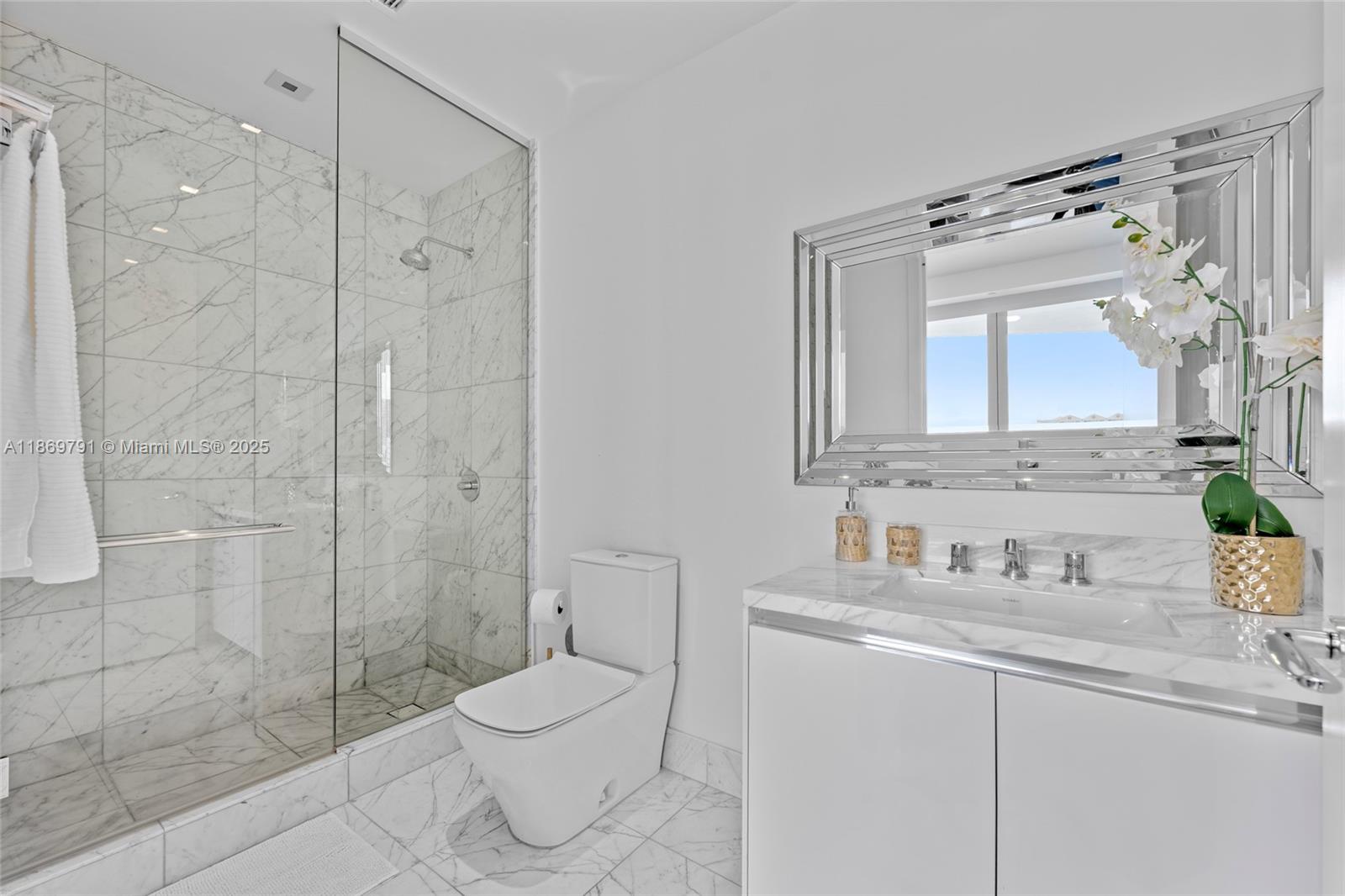 16901 Collins Ave # 503
