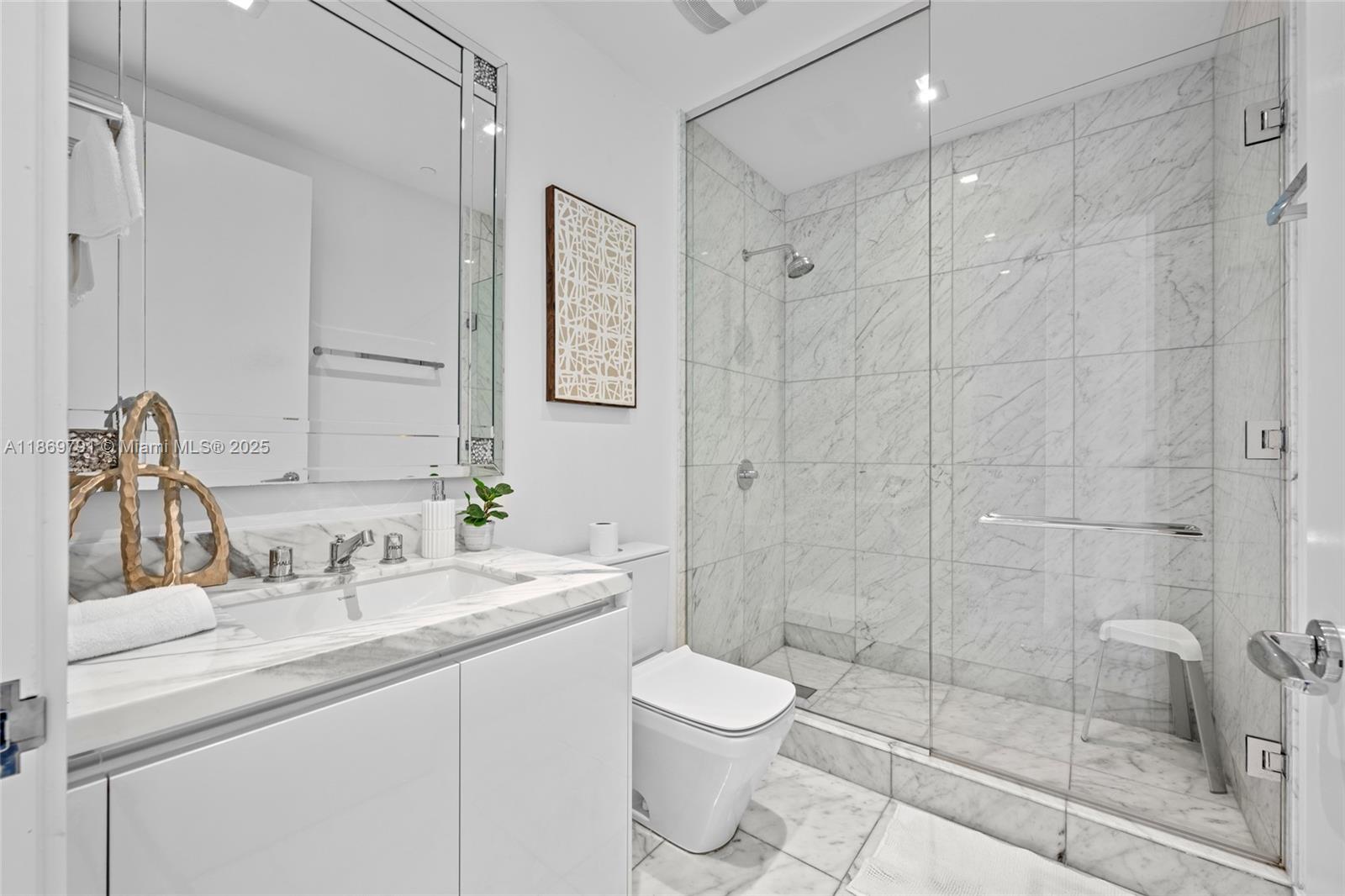 16901 Collins Ave # 503