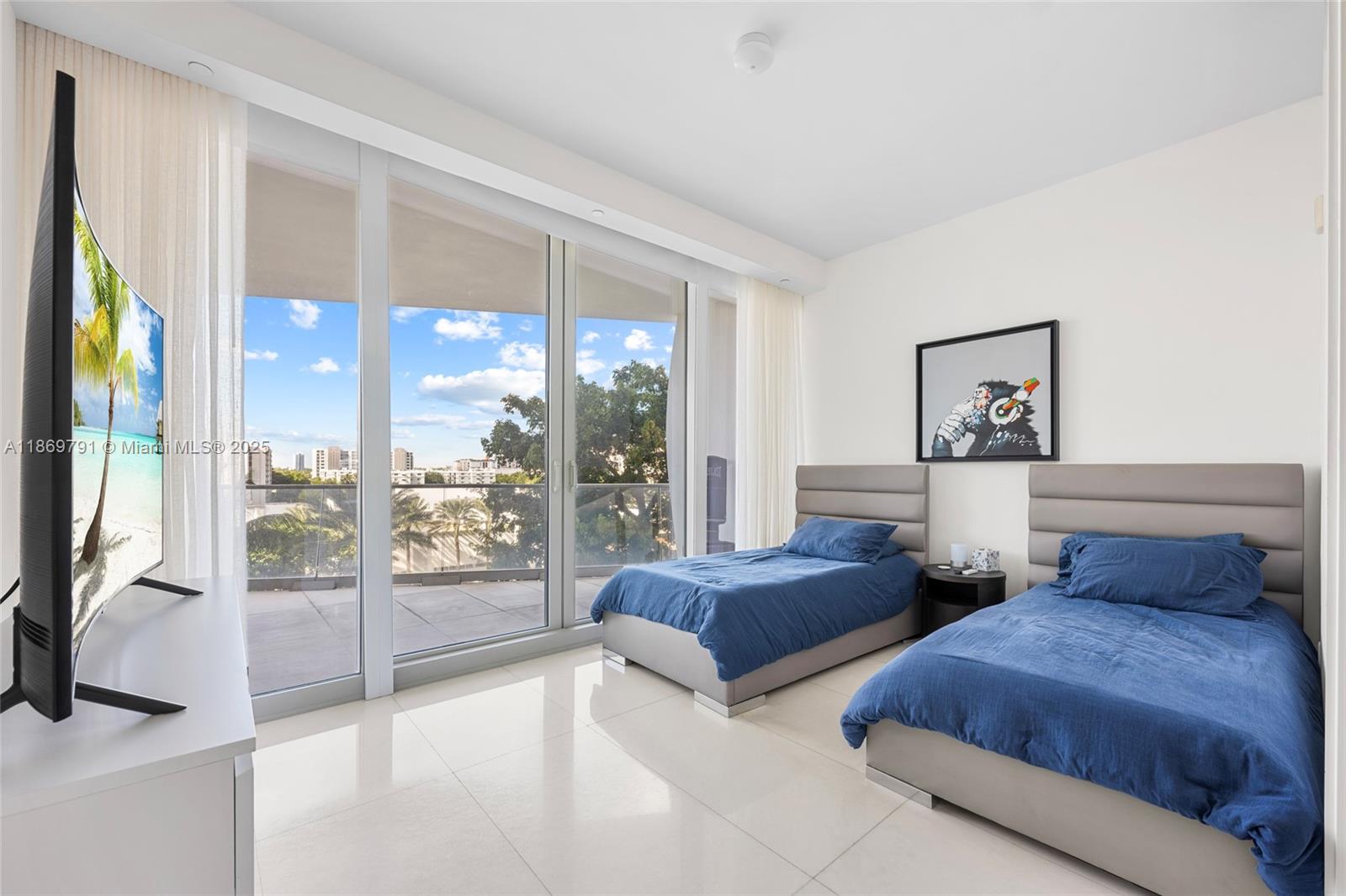 16901 Collins Ave # 503