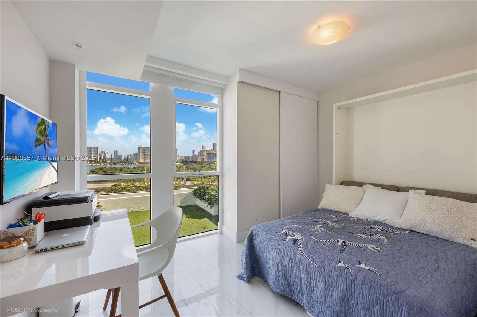 400 Sunny Isles Blvd # 704
