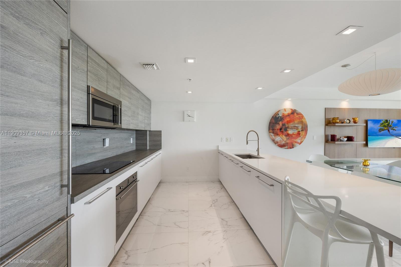 400 Sunny Isles Blvd # 704