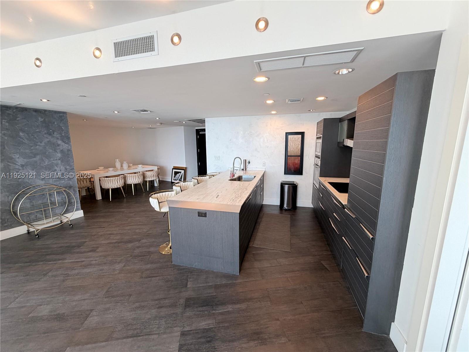 200 Biscayne Boulevard Way # 4007