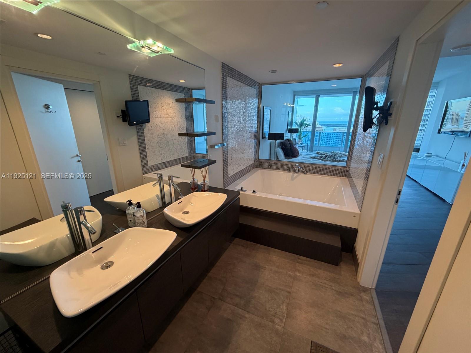 200 Biscayne Boulevard Way # 4007