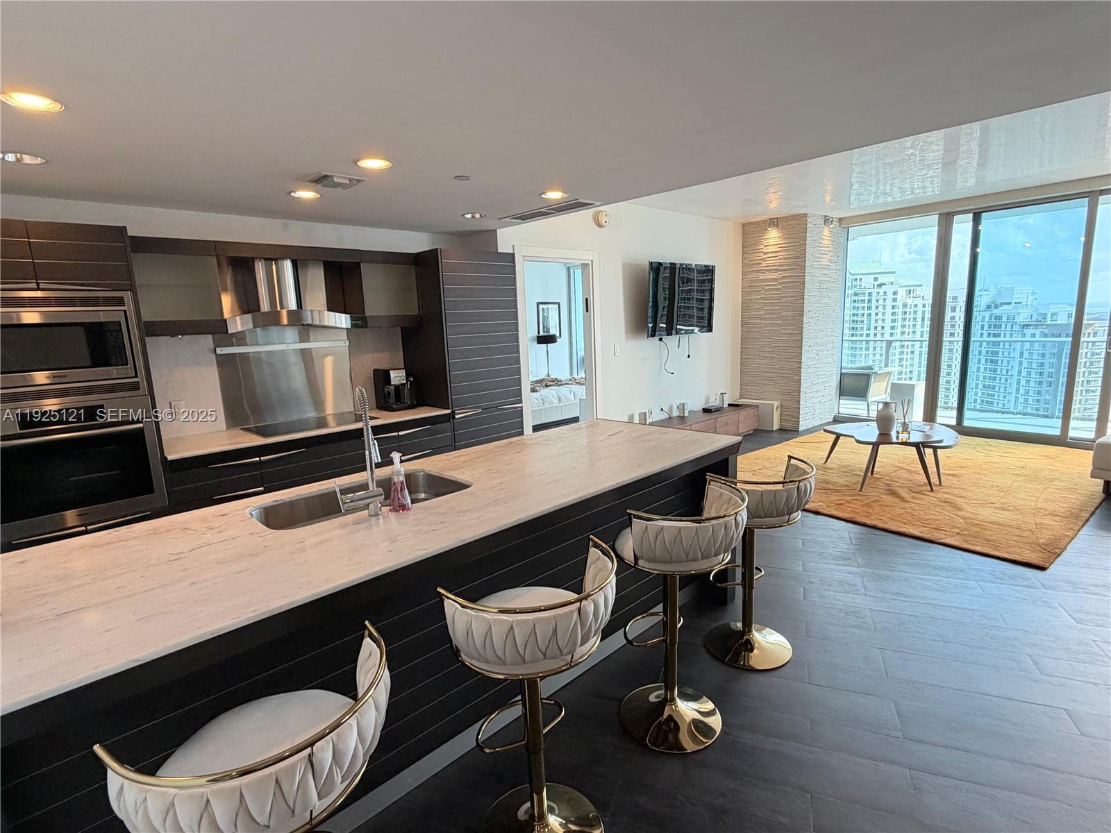 200 Biscayne Boulevard Way # 4007