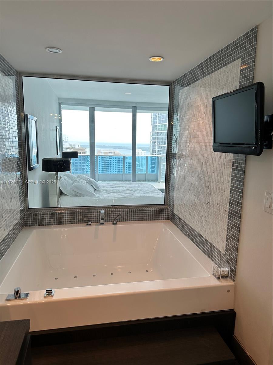 200 Biscayne Boulevard Way # 4007