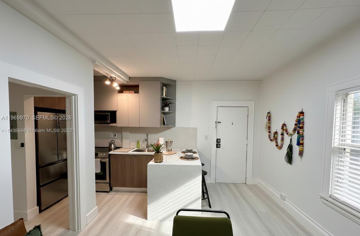 126 Mendoza Ave # 2