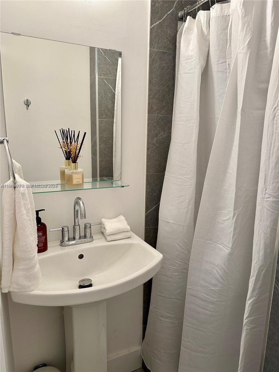126 Mendoza Ave # 2