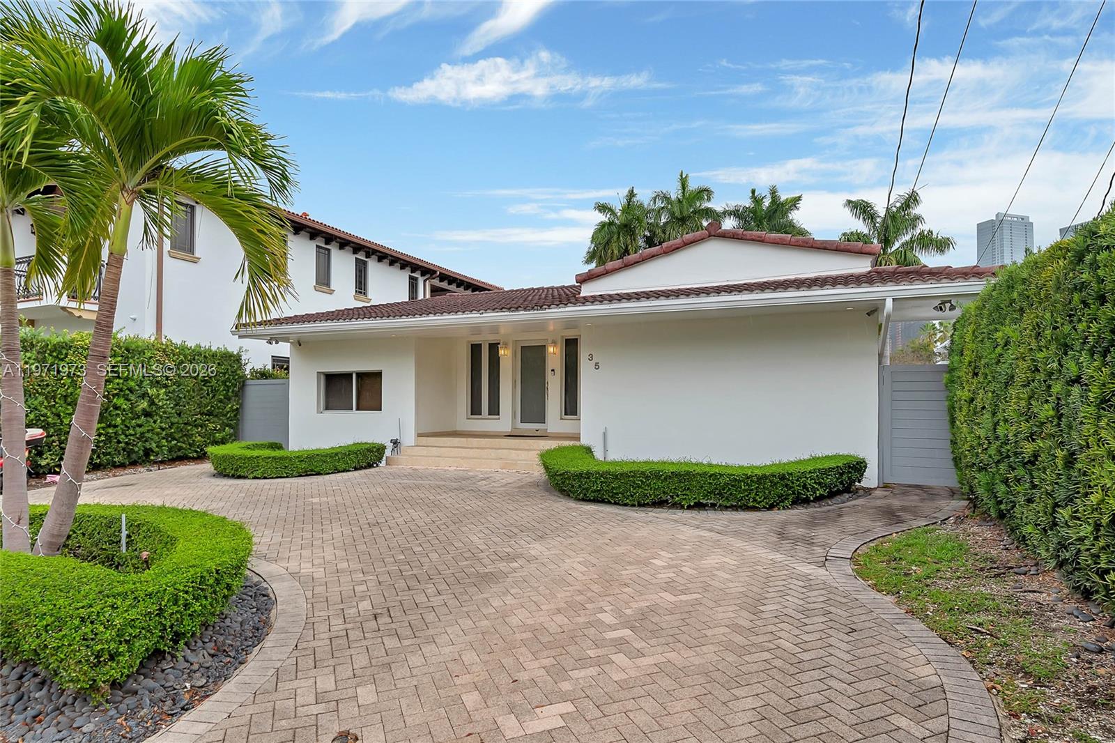 35 SW 20th Rd