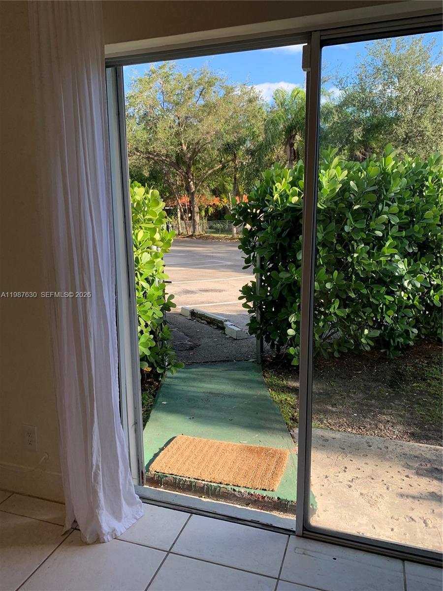 1200 Mariposa Ave # E104