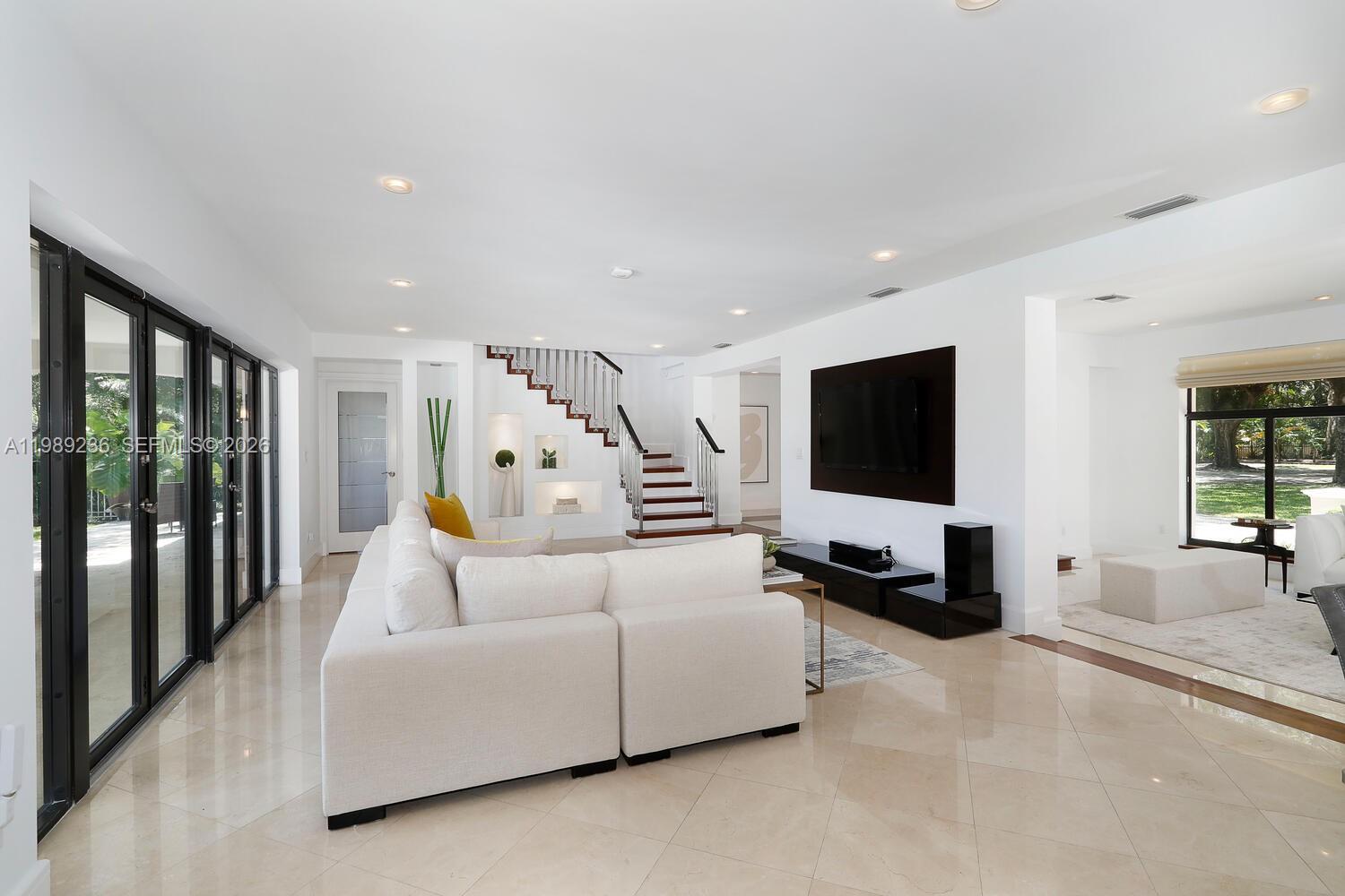 3425 Alhambra Cir