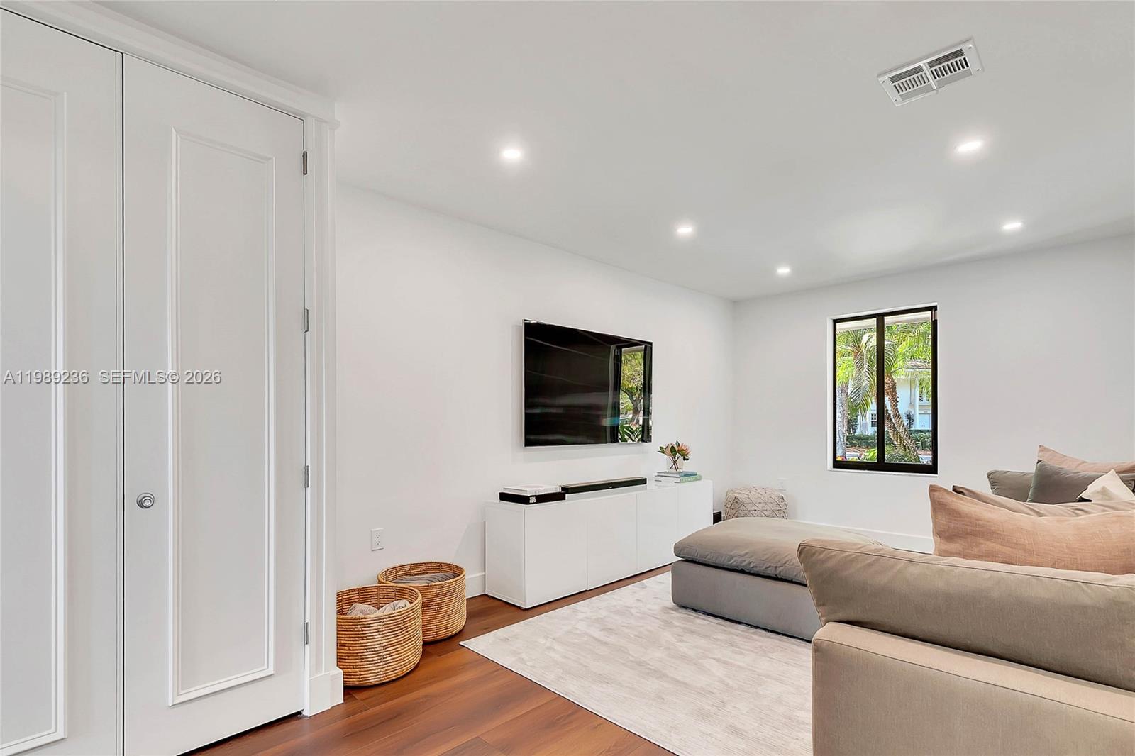 3425 Alhambra Cir