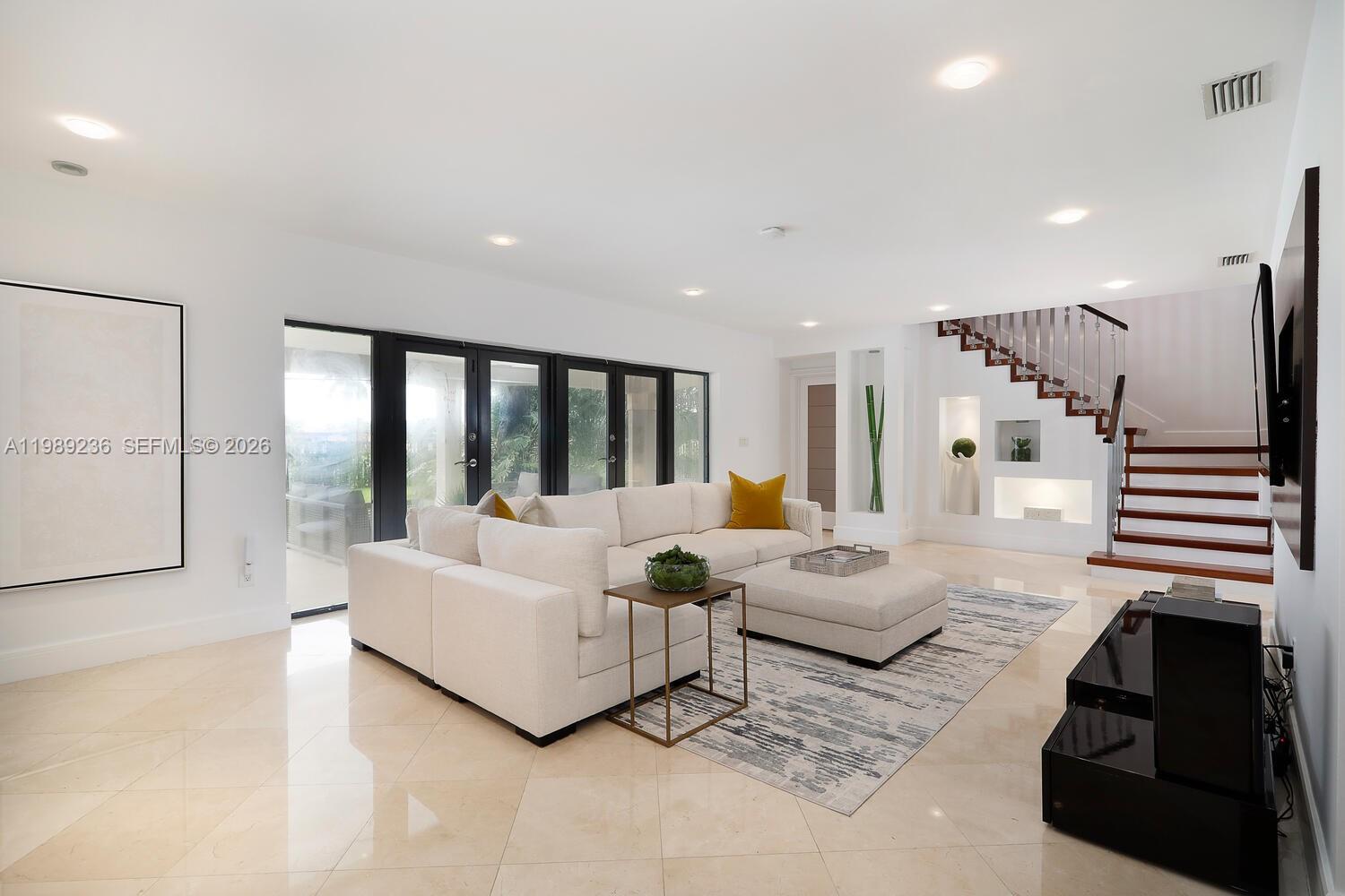 3425 Alhambra Cir