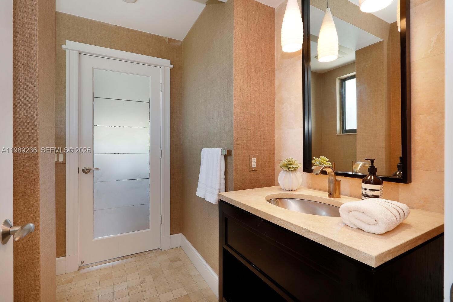 3425 Alhambra Cir