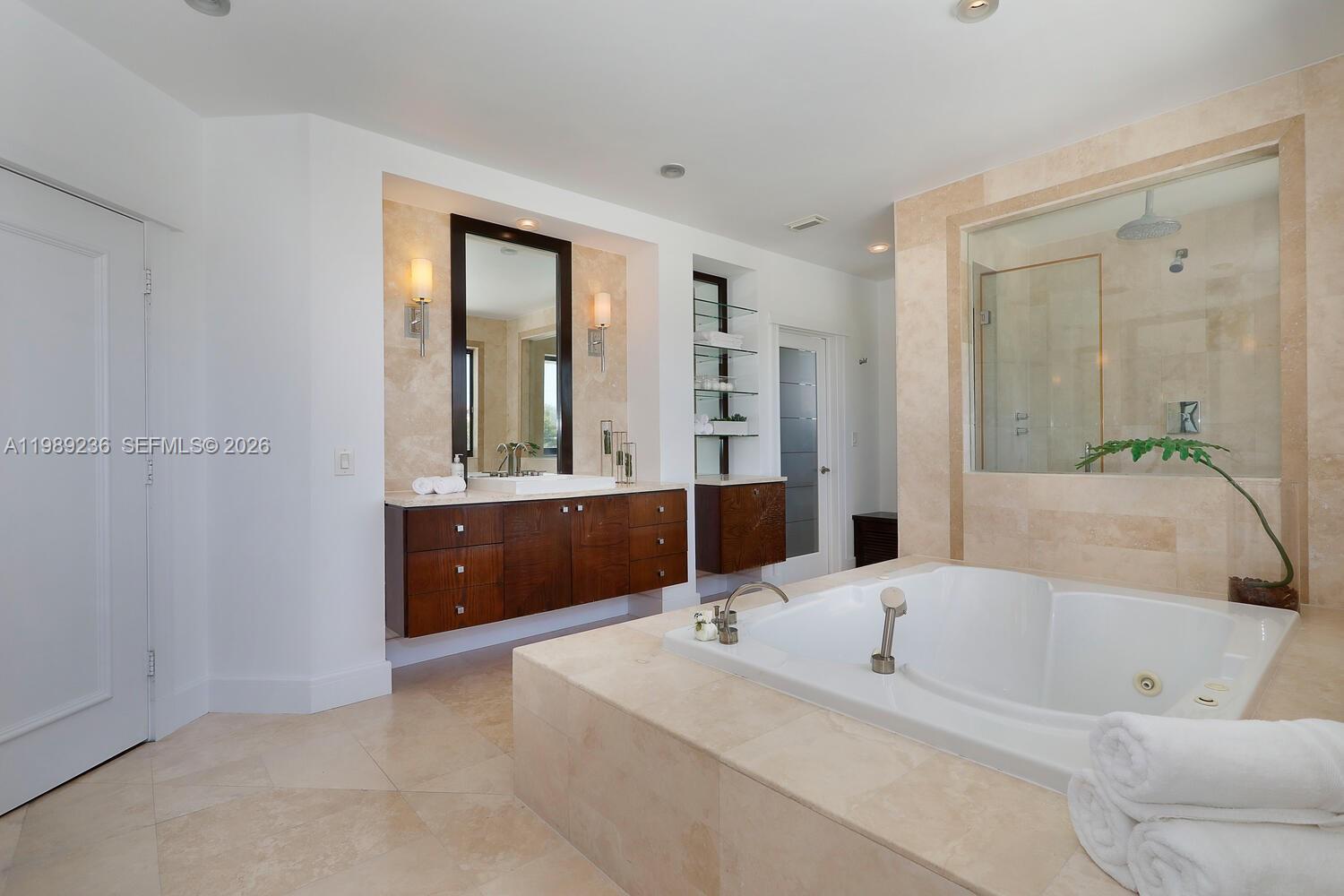 3425 Alhambra Cir