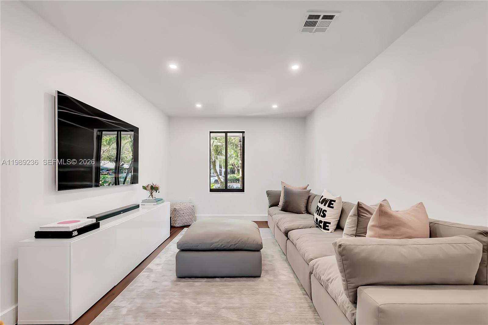3425 Alhambra Cir