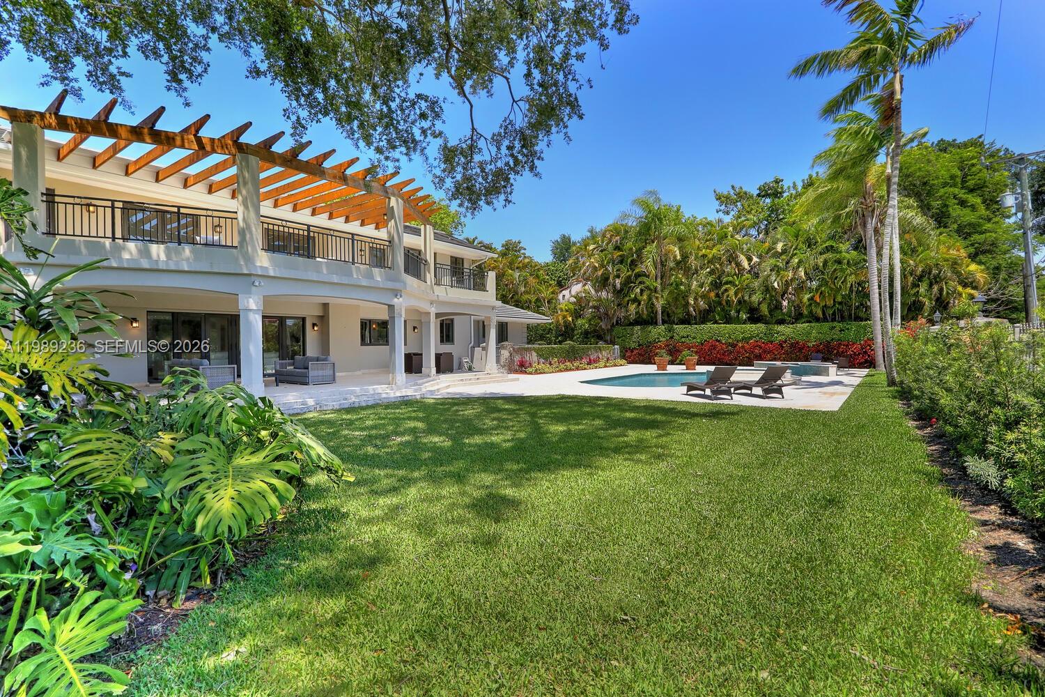 3425 Alhambra Cir