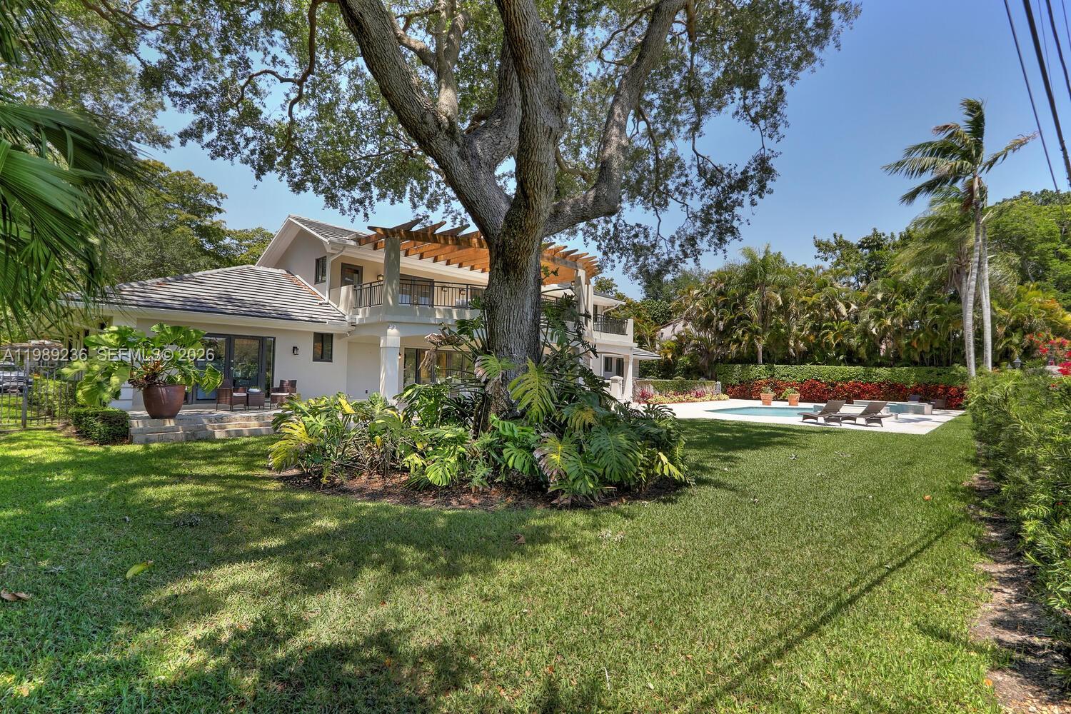 3425 Alhambra Cir