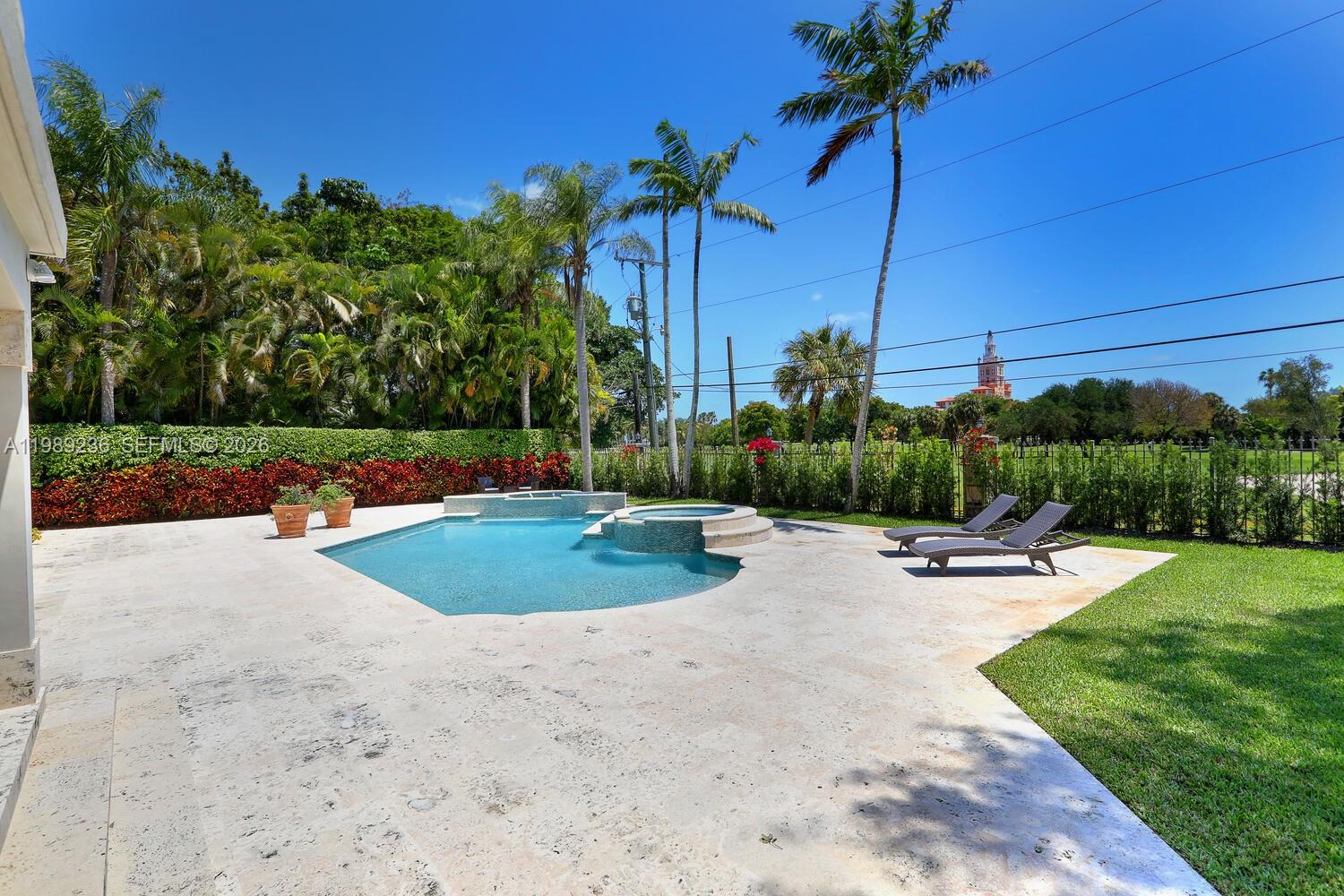 3425 Alhambra Cir