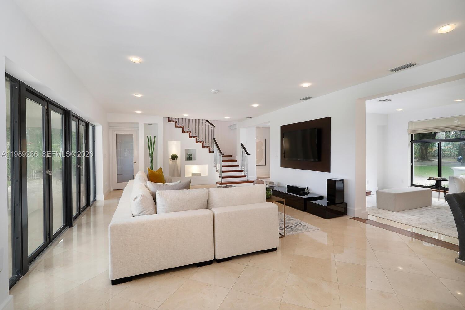 3425 Alhambra Cir