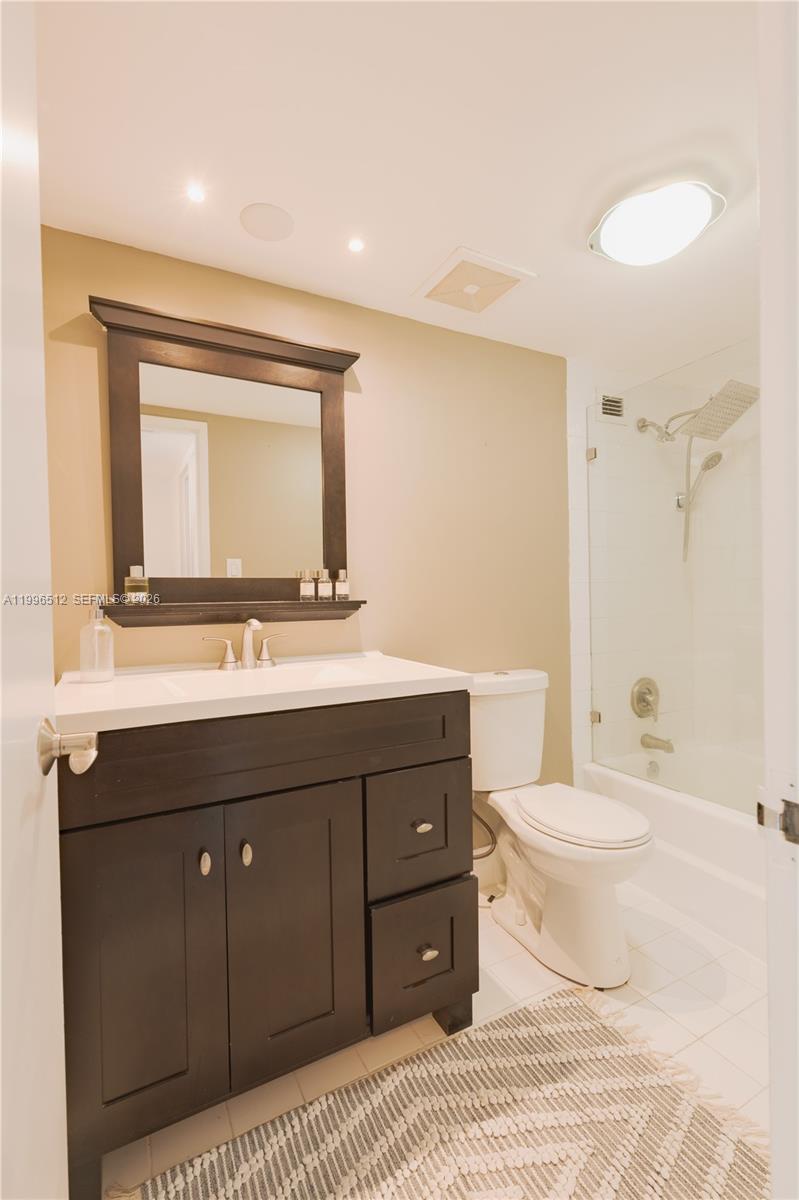5161 Collins Ave # 1102