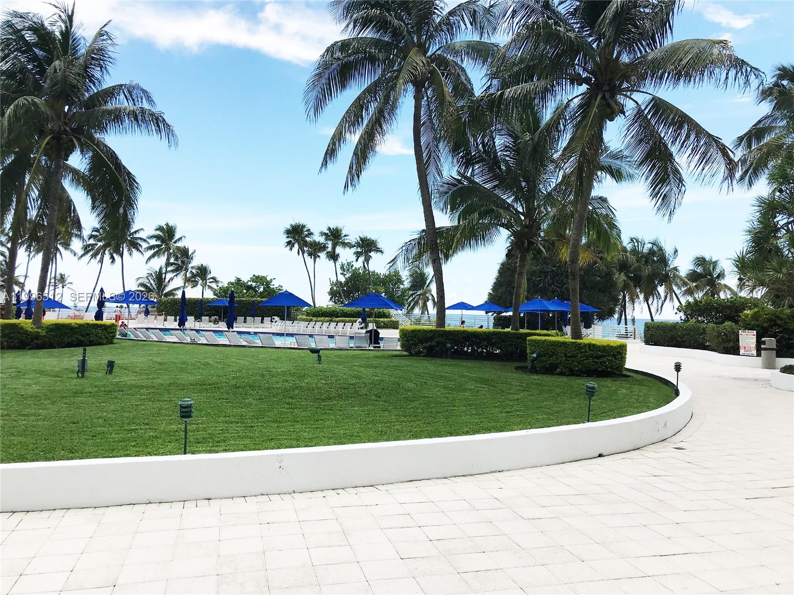 5161 Collins Ave # 1102