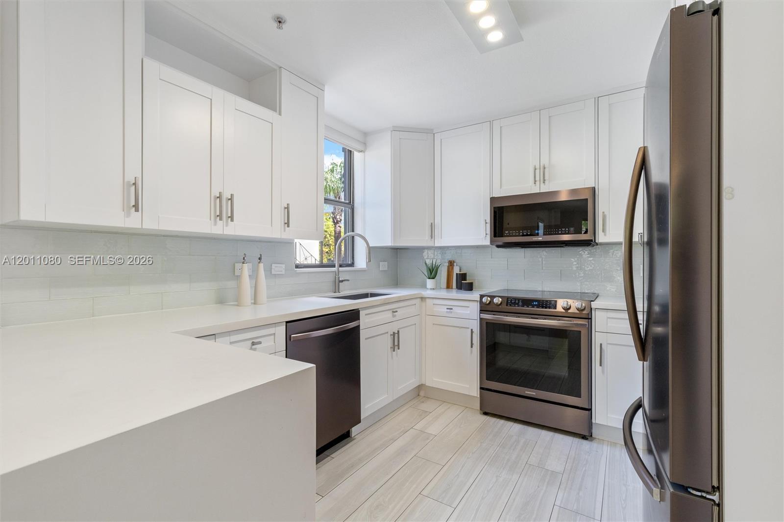 1650 Galiano St Unit: TH15
