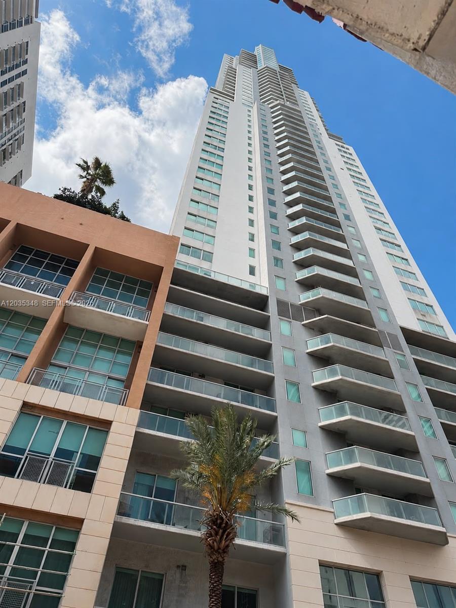 253 NE 2nd St # 3004