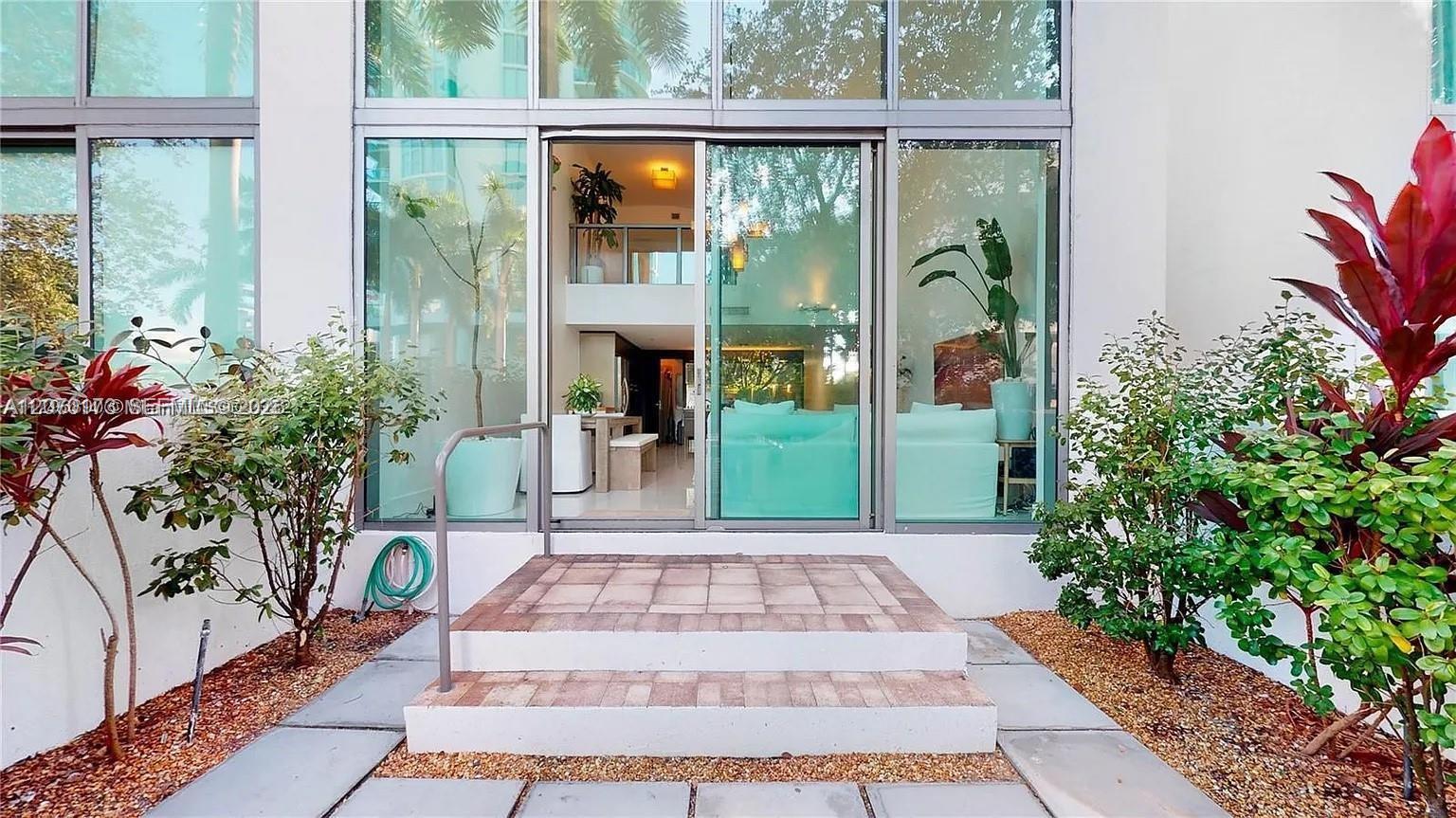 6000 Collins Ave # 124