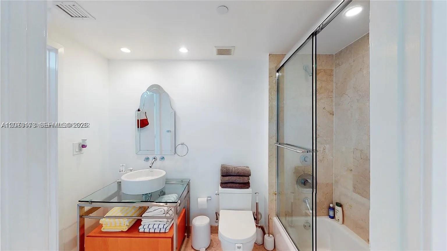 6000 Collins Ave # 124