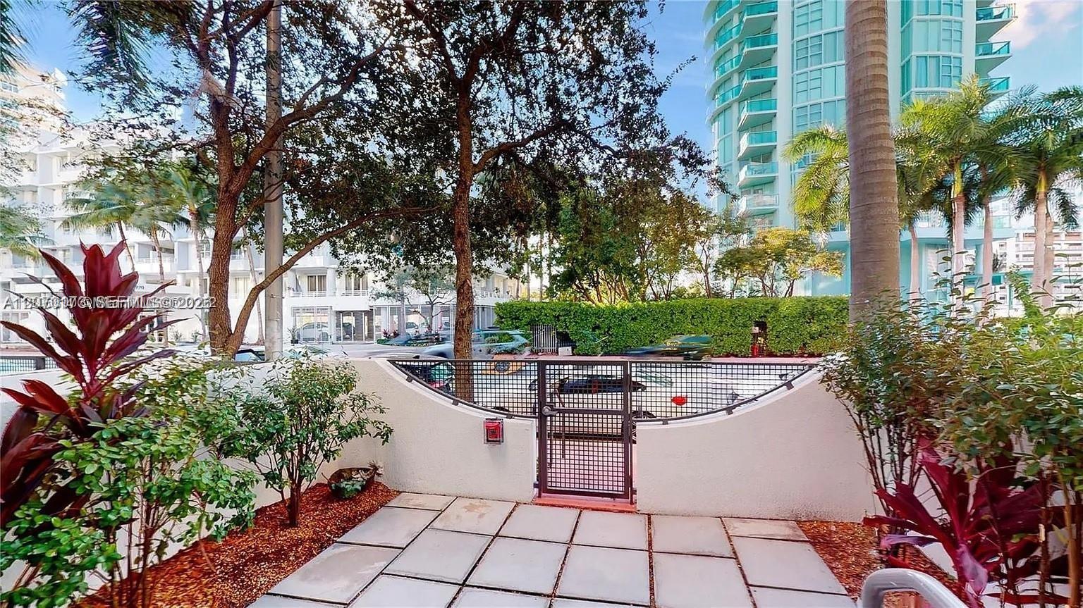 6000 Collins Ave # 124