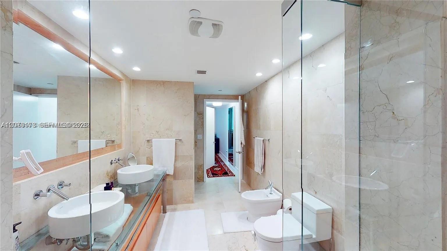 6000 Collins Ave # 124