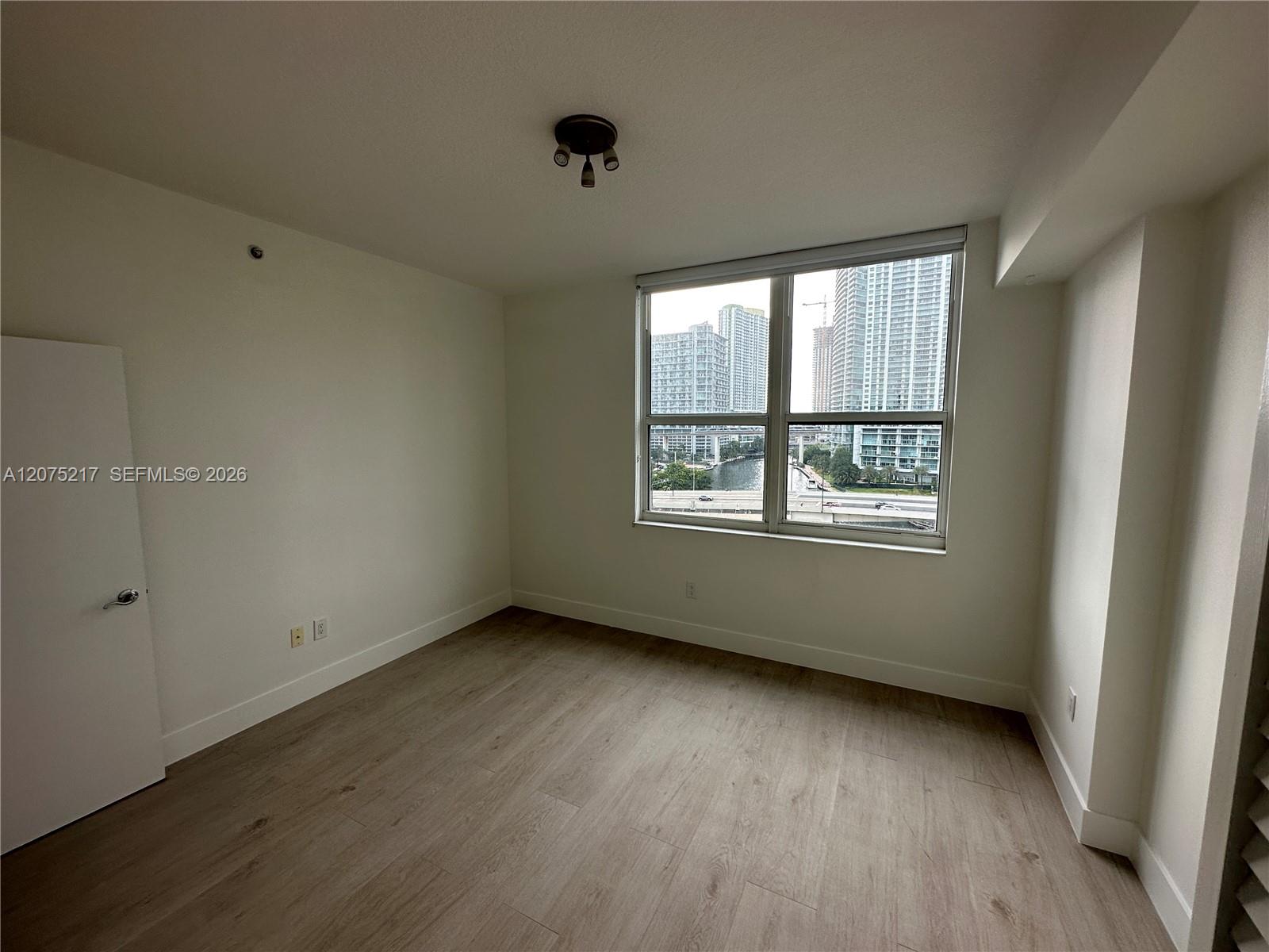 31 SE 5th St # 1007