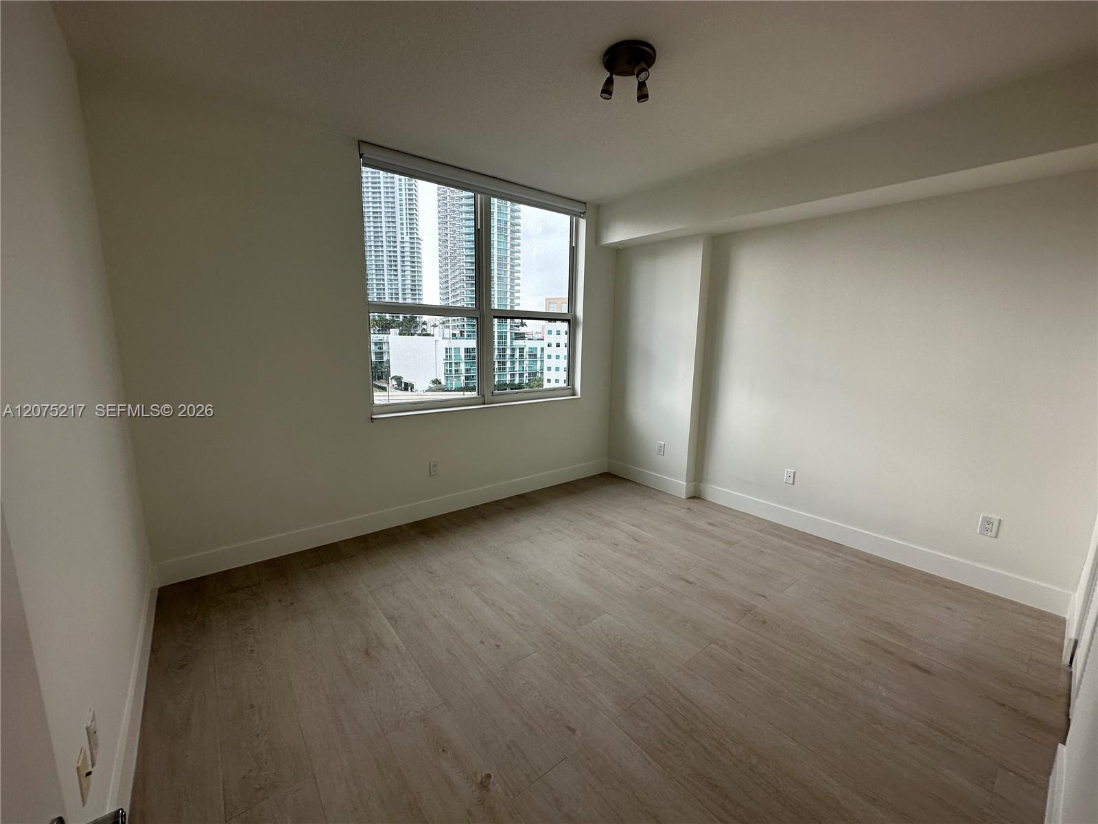 31 SE 5th St # 1007