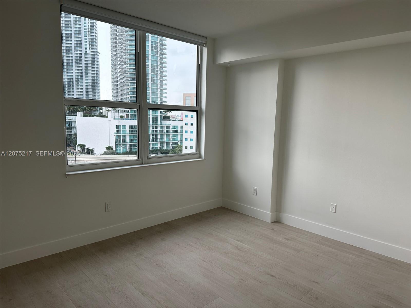 31 SE 5th St # 1007