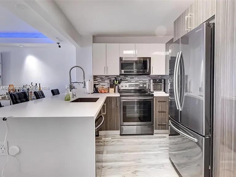 6450 Collins Ave # 609