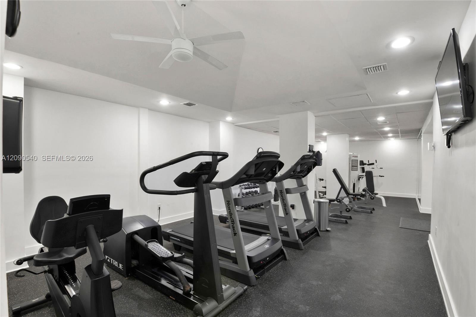 6450 Collins Ave # 609