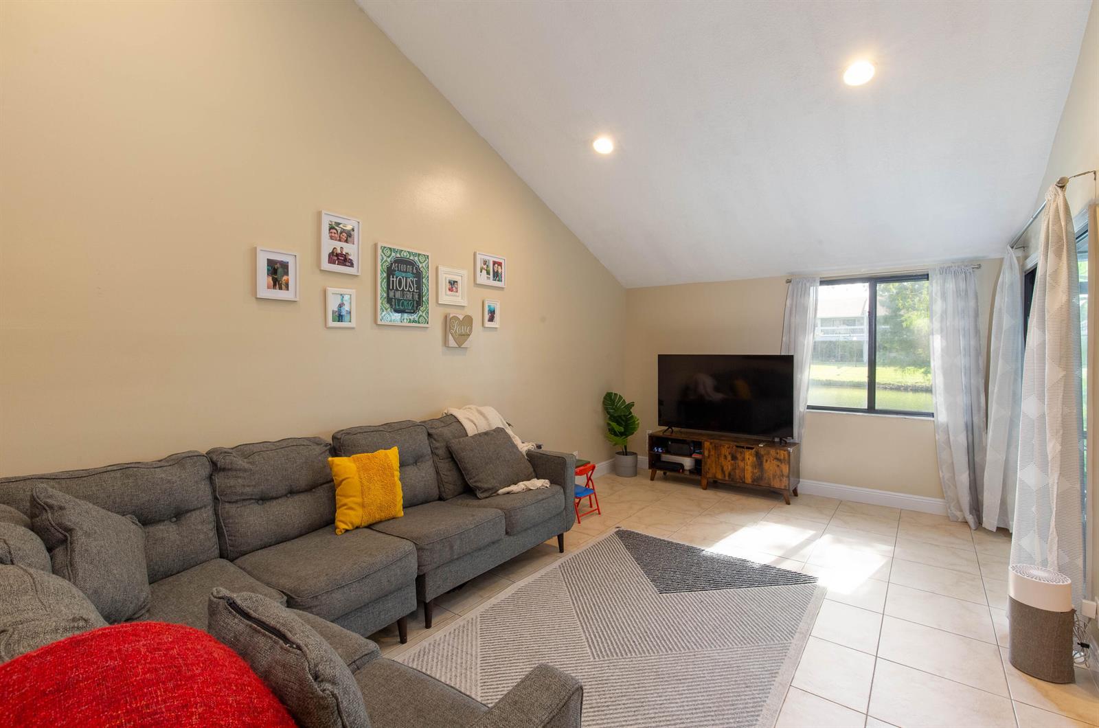1599 Woodbridge Lakes Circle