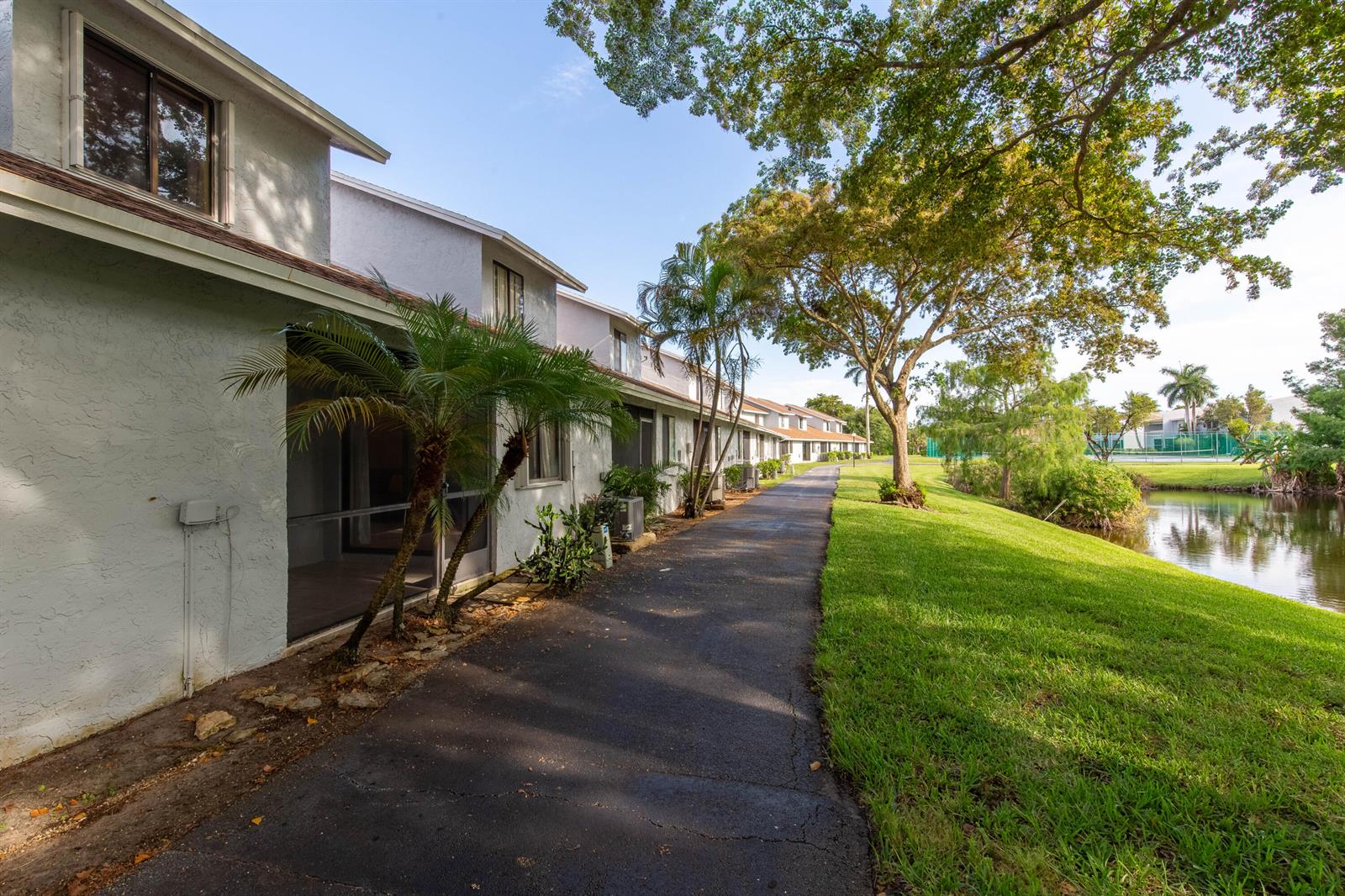 1599 Woodbridge Lakes Circle