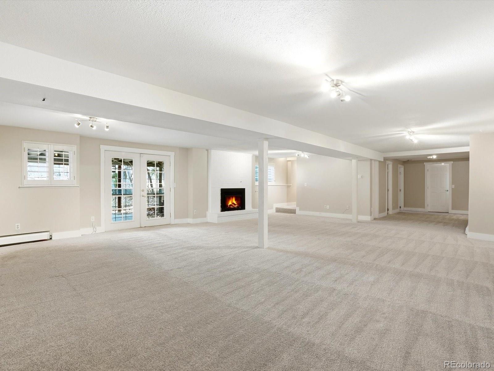 6886 S Pitkin Street