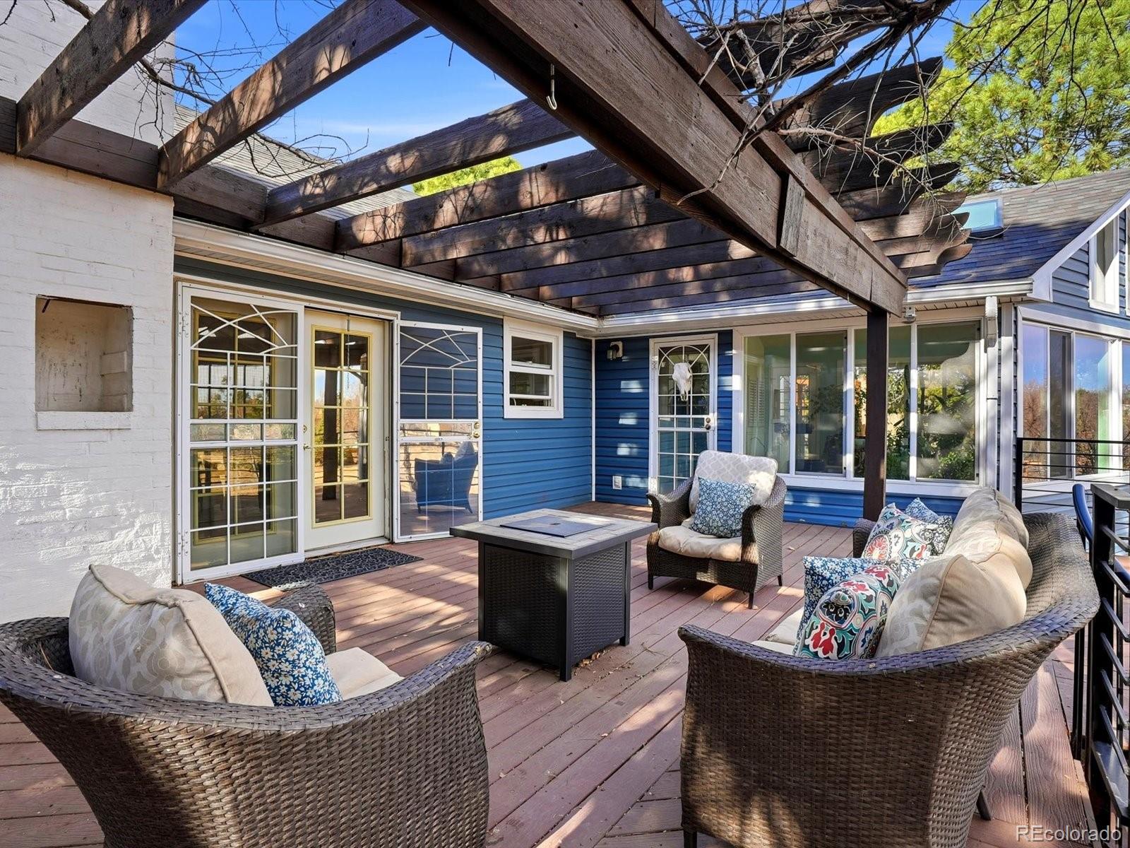 6886 S Pitkin Street