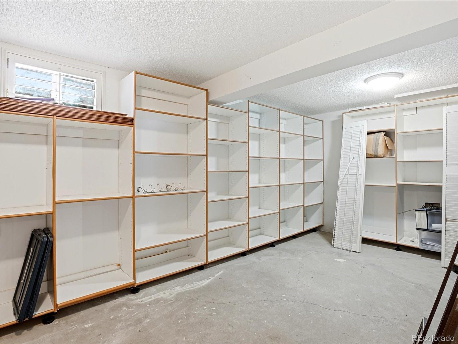 6886 S Pitkin Street